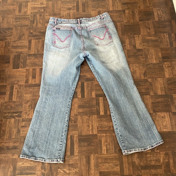 Crest Jeans - Picture 3 of 6